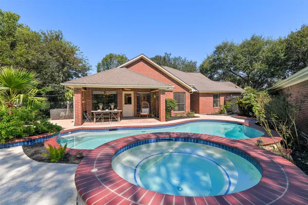 $5,800 | 416 Live Oak Lane, Friendswood, TX 77546