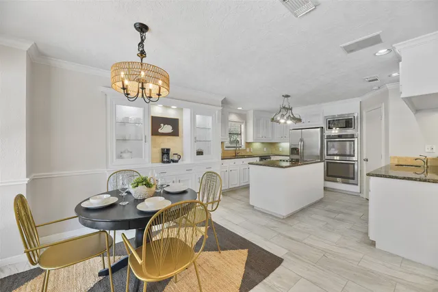 $5,800 | 416 Live Oak Lane, Friendswood, TX 77546