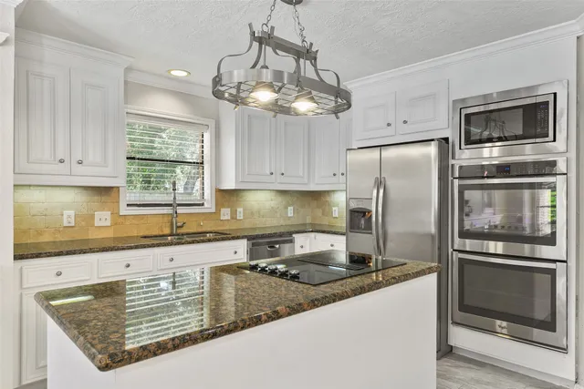 $5,800 | 416 Live Oak Lane, Friendswood, TX 77546