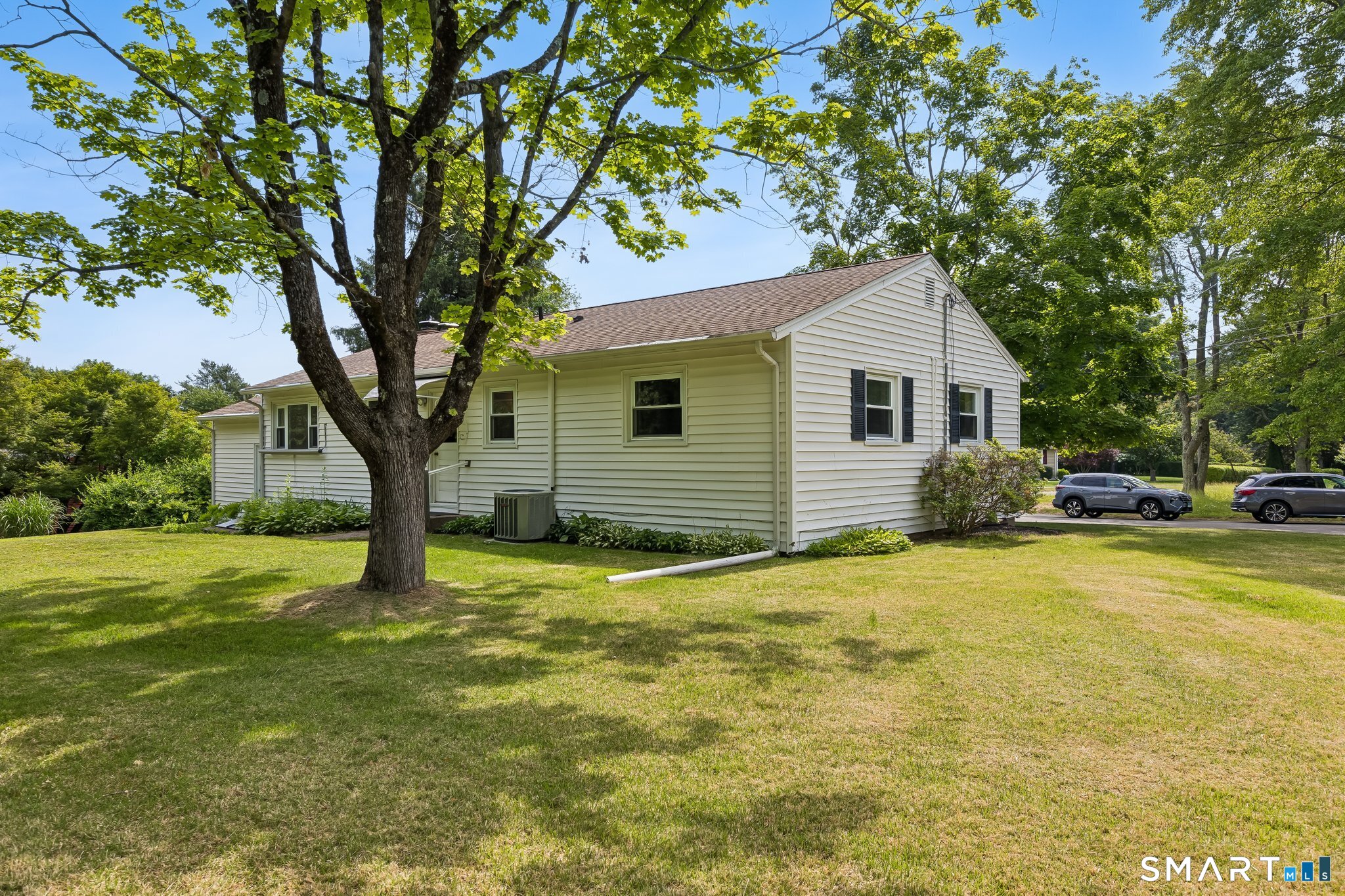 29 Collier Circle Hamden, CT 06518 - Photo 6 of 32