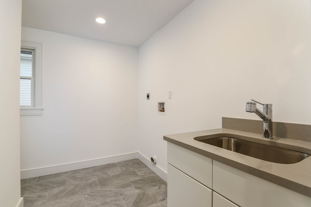 102 Thurston Road, Unit 102 Newton, MA 02464 - Photo 32 of 35