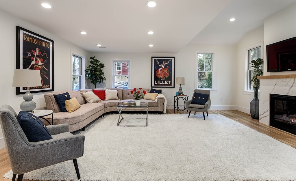 102 Thurston Road, Unit 102 Newton, MA 02464 - Photo 4 of 35