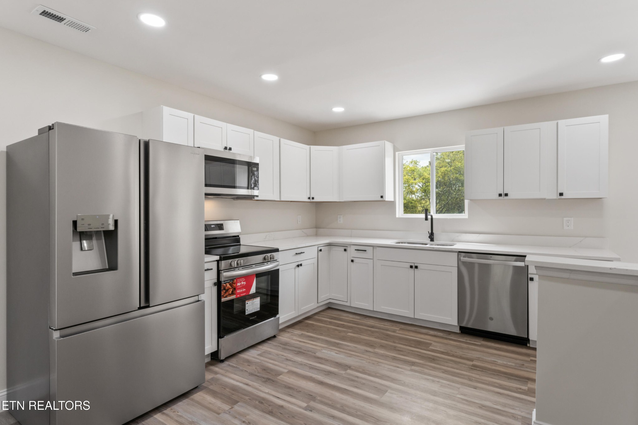 1521 Riverside Road Knoxville, TN 37914 - Photo 10 of 41 Gallery Image 10