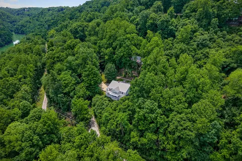 $619,900 | 1038 Lakeside Drive, Smithville, TN 37166
