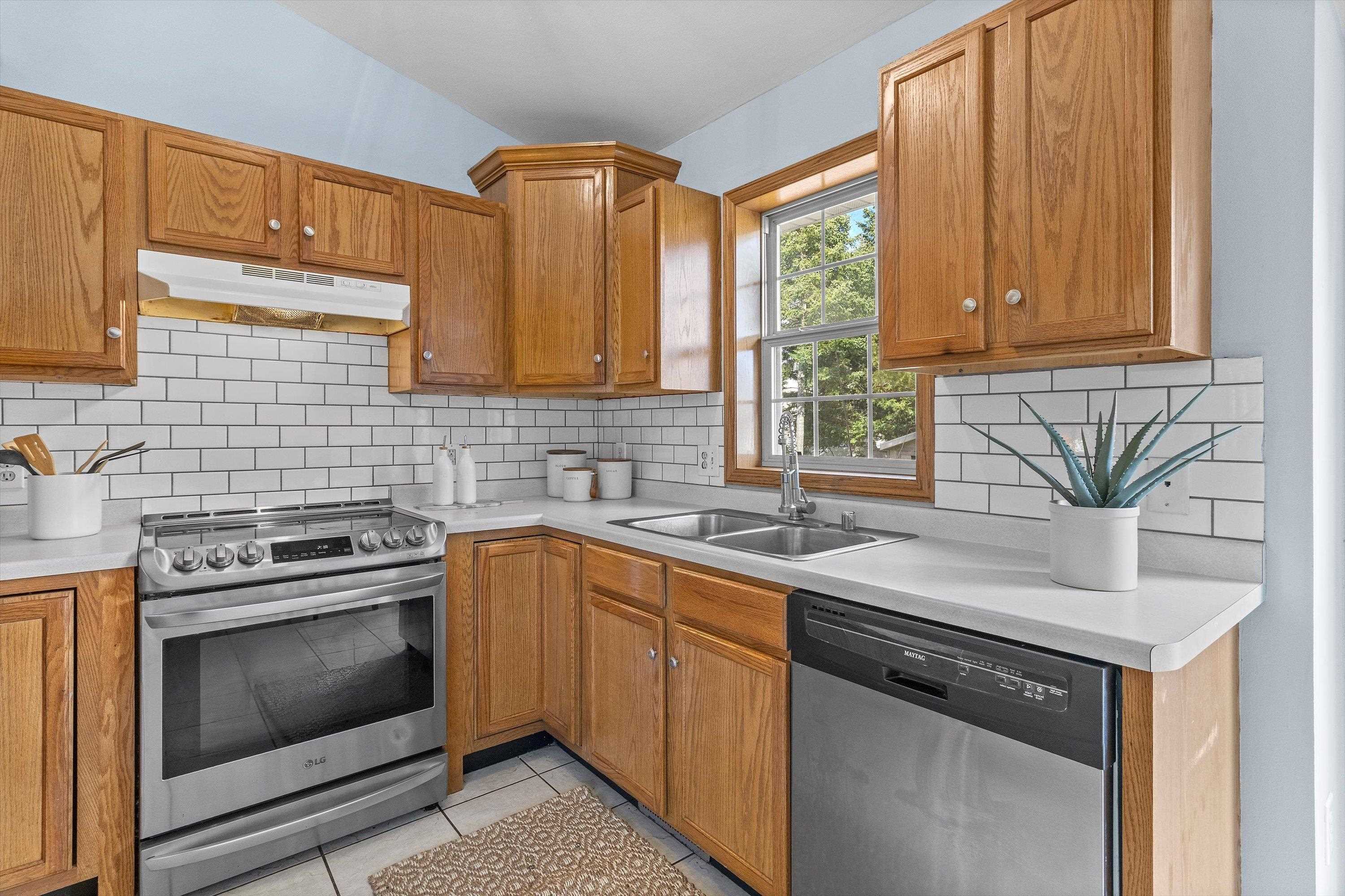 4109 Carberry Street Madison, WI 53704 - Photo 3 of 31
