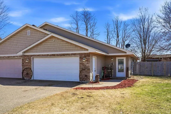 $289,900 | 1137 Hidden Lane, New Richmond, WI 54017