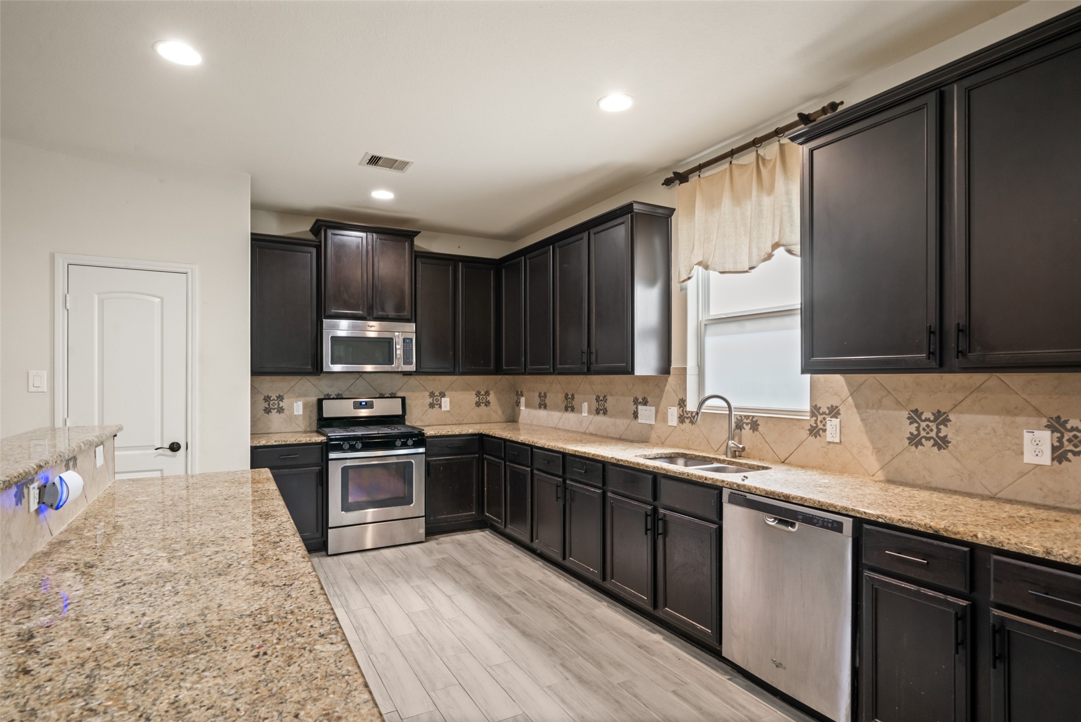 9107 Nina Road Conroe, TX 77304 - Photo 10 of 30 Gallery Image 10