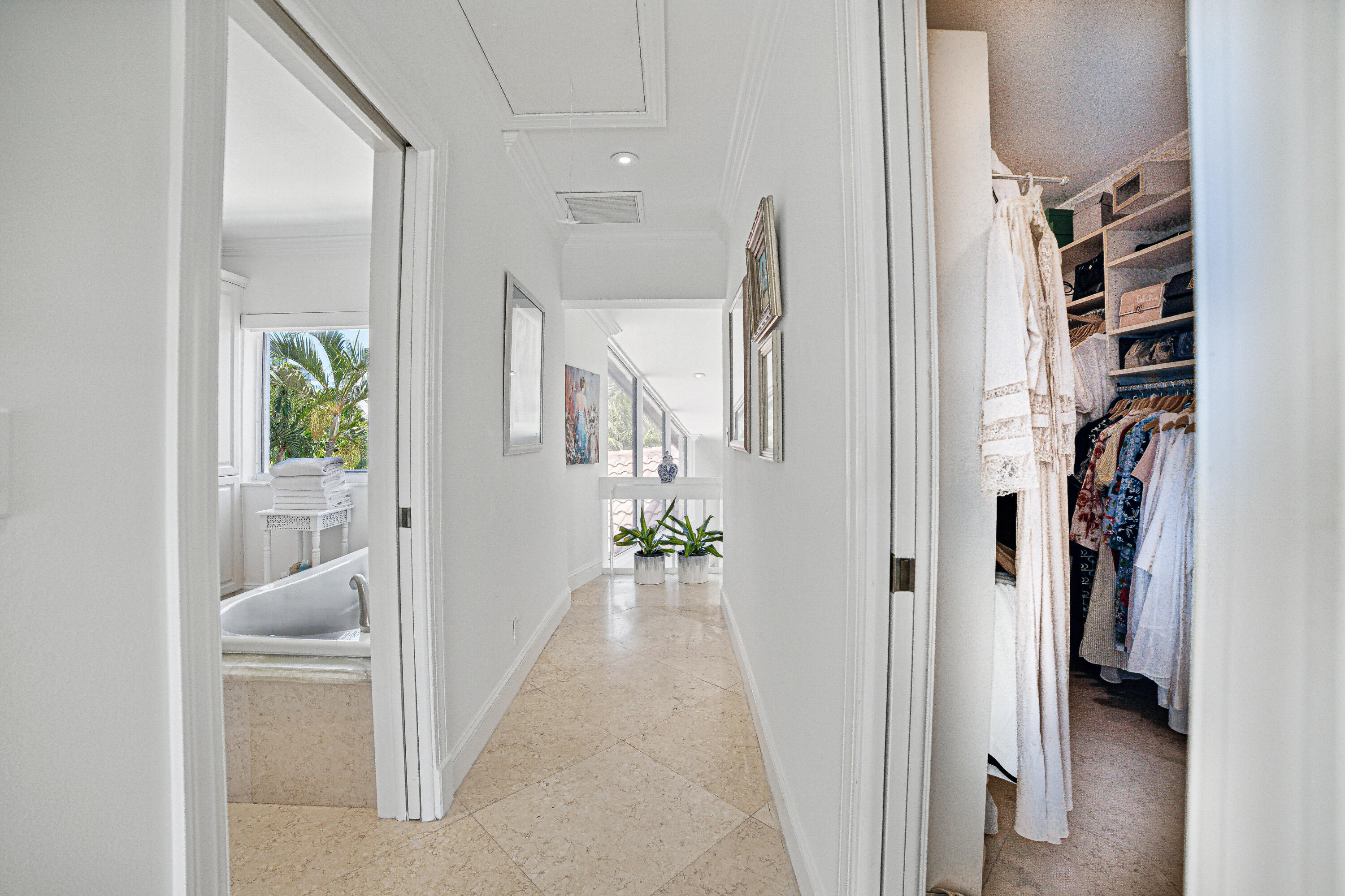 3474 South Ocean Boulevard, Unit 14 Palm Beach, FL 33480 - Photo 17 of 64 Upstairs Hallway
