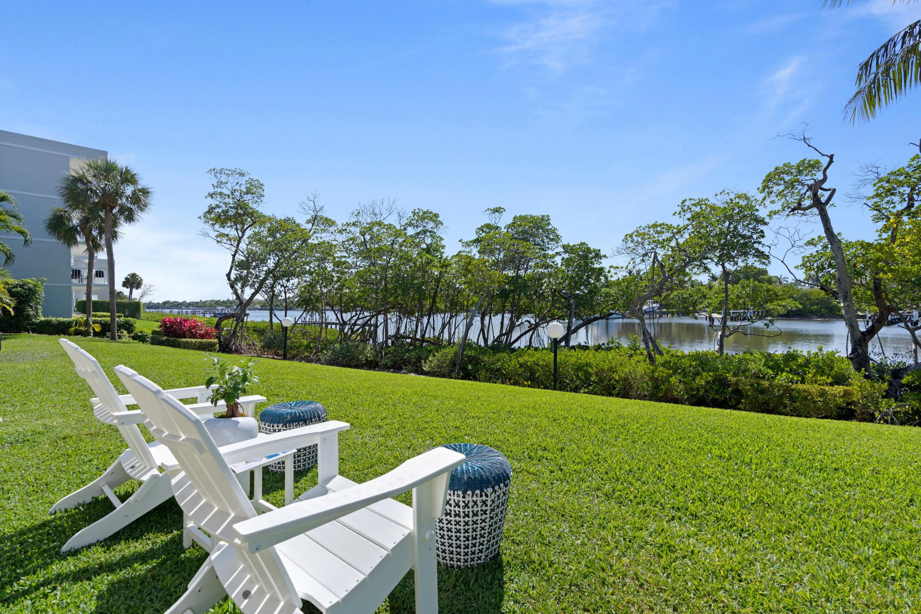 3474 South Ocean Boulevard, Unit 14 Palm Beach, FL 33480 - Photo 37 of 64 Private sitting area
