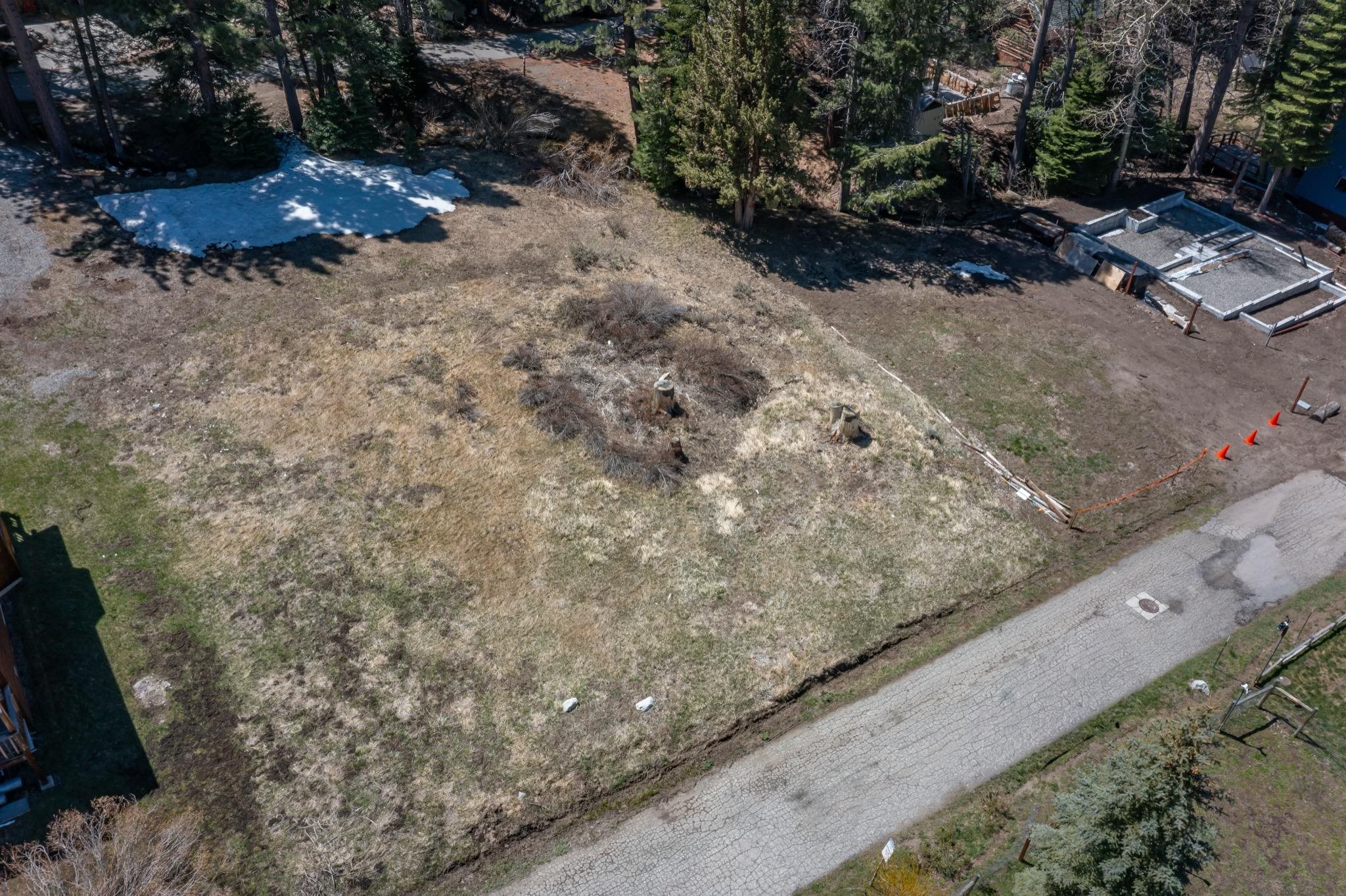 778 Steelhead Road June Lake, CA 93529 - Photo 6 of 16 a view of a dry yard with wooden fence