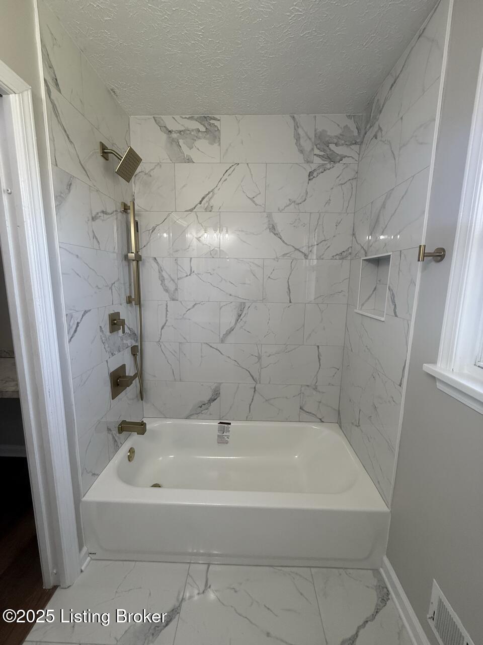 8138 Rochelle Road Louisville, KY 40228 - Photo 14 of 27 IMG_1358 Large