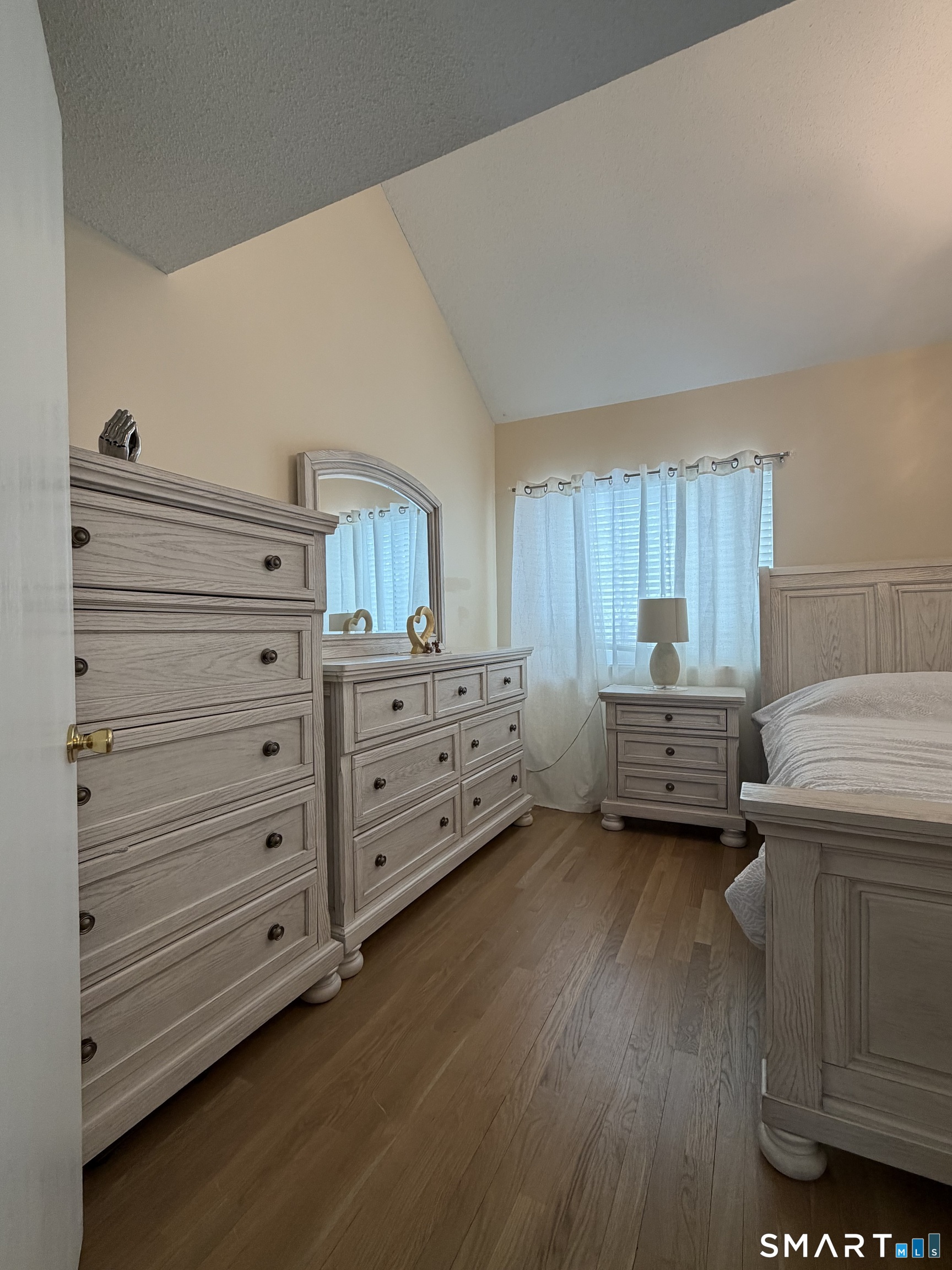 43 Sun Ridge Lane, Unit 43 Cromwell, CT 06416 - Photo 15 of 30 a living room with furniture and dresser