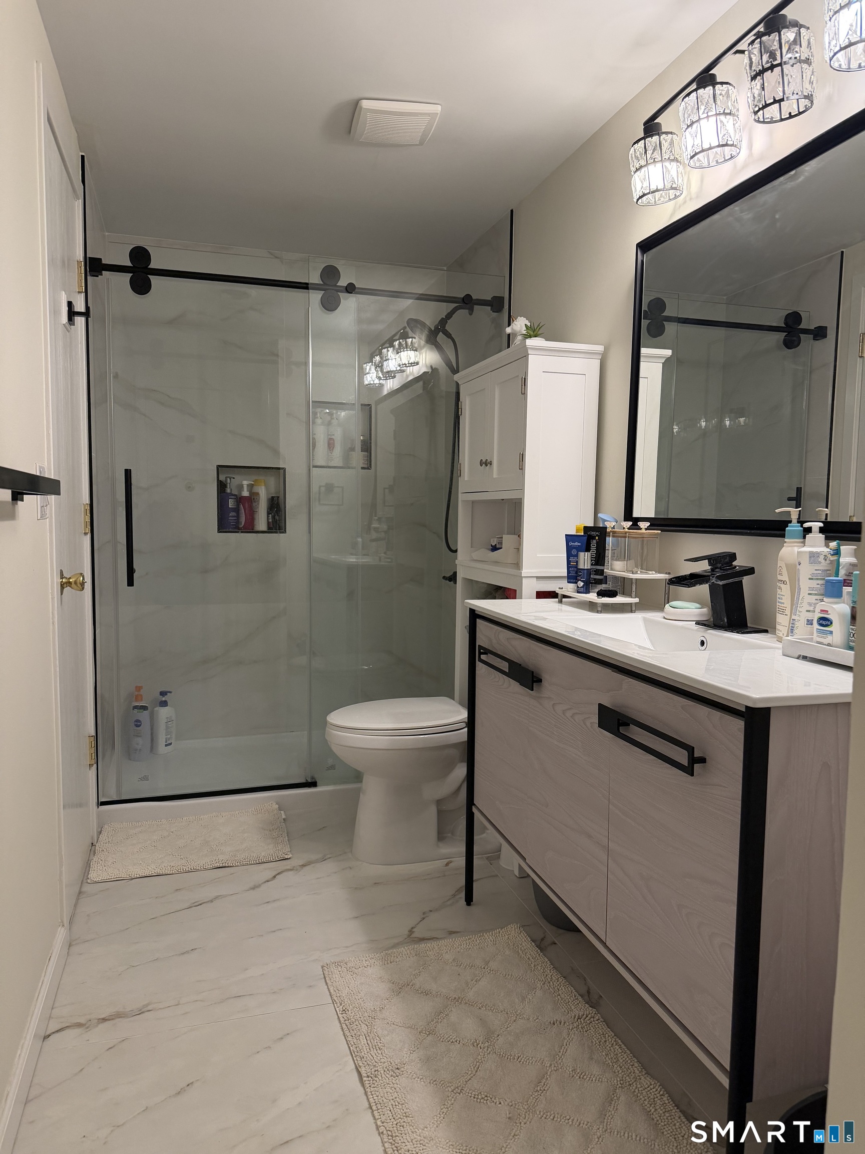 43 Sun Ridge Lane, Unit 43 Cromwell, CT 06416 - Photo 16 of 30 a bathroom with a sink toilet and shower