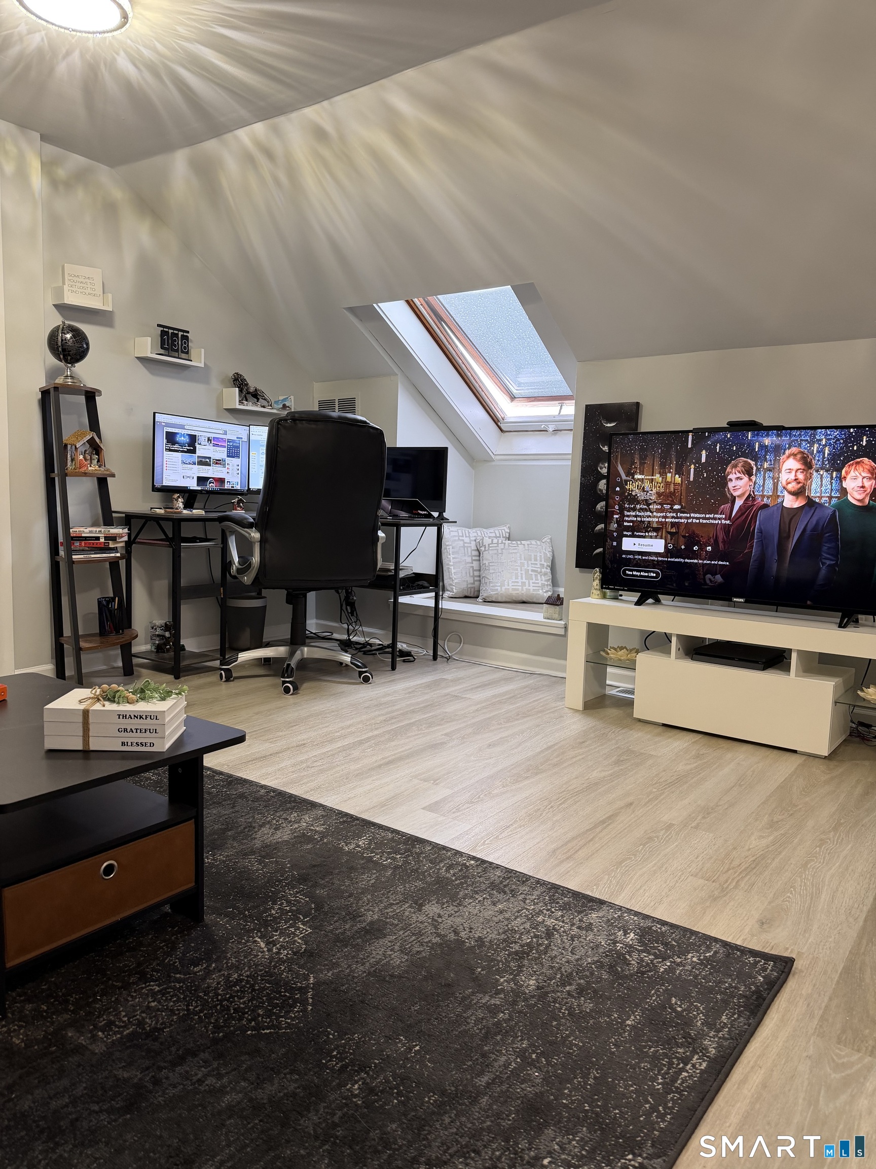 43 Sun Ridge Lane, Unit 43 Cromwell, CT 06416 - Photo 22 of 30 a living room with furniture and a flat screen tv