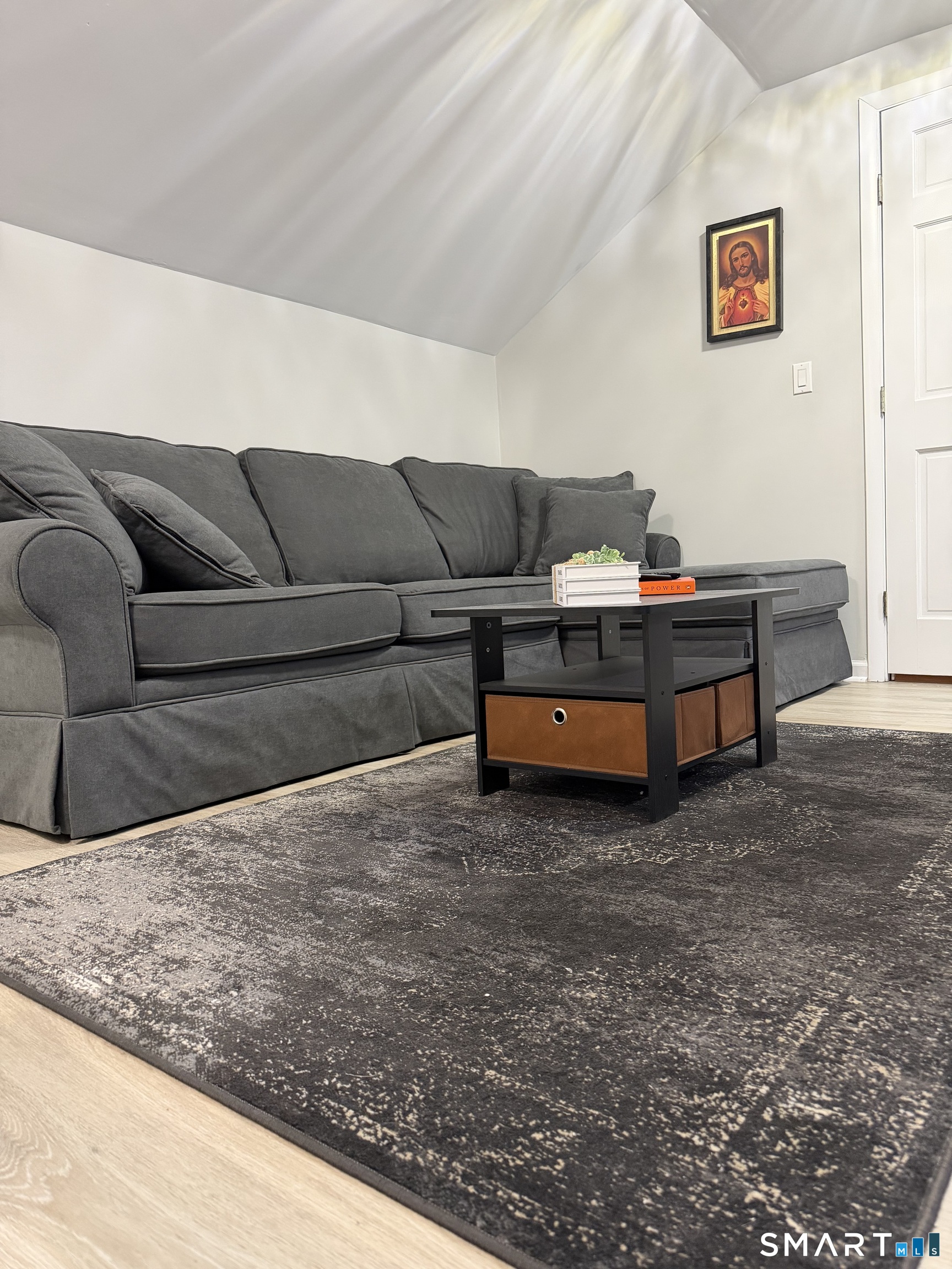 43 Sun Ridge Lane, Unit 43 Cromwell, CT 06416 - Photo 23 of 30 a living room with furniture and a couch