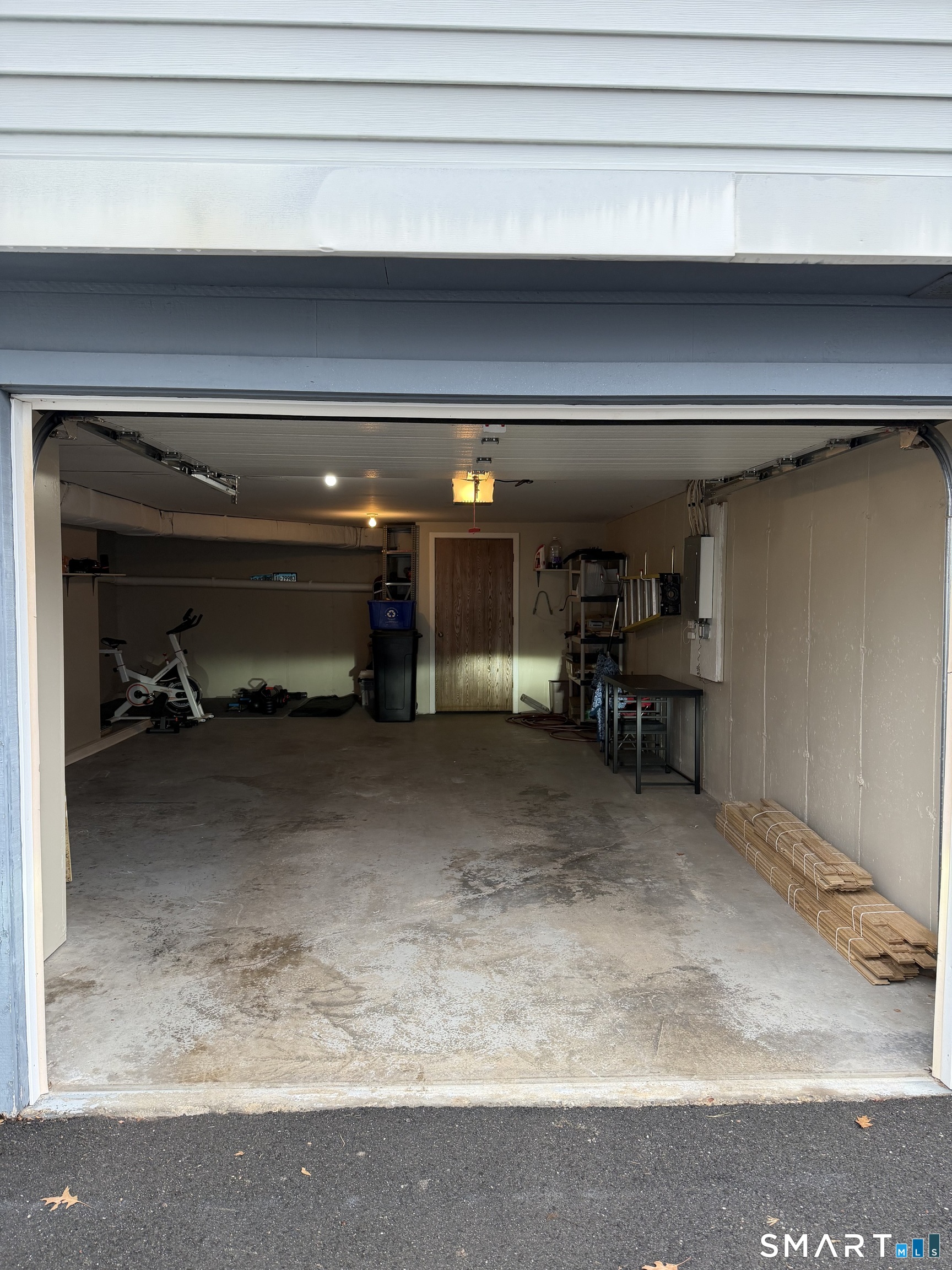 43 Sun Ridge Lane, Unit 43 Cromwell, CT 06416 - Photo 27 of 30 a view of room with a furniture