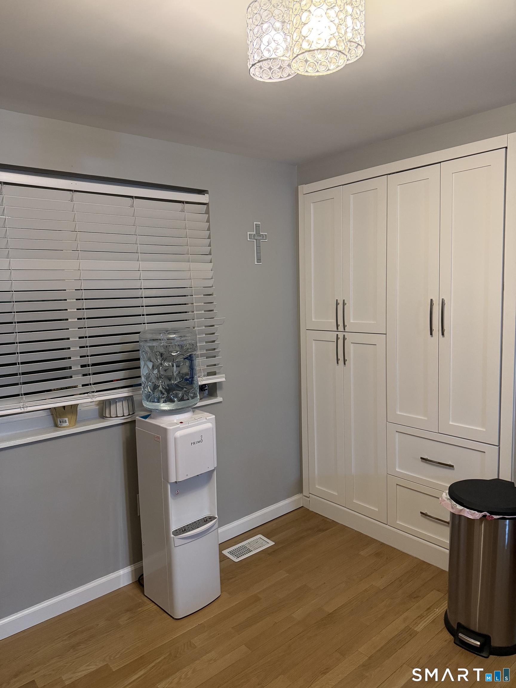 43 Sun Ridge Lane, Unit 43 Cromwell, CT 06416 - Photo 6 of 30 a kitchen with a stove and a refrigerator