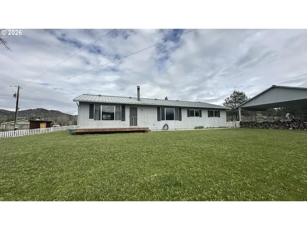 $322,000 | 703 Broadway Street, Spray, OR 97874