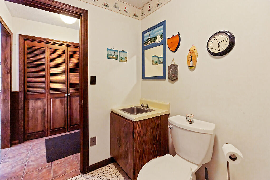 41 Stone Hedge Lane Rangeley, ME 04970 - Photo 23 of 57 Main Floor Bath