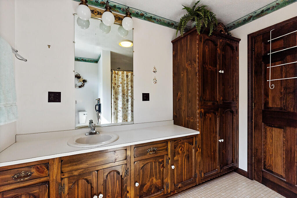 41 Stone Hedge Lane Rangeley, ME 04970 - Photo 31 of 57 First of 2nd Floor Bath