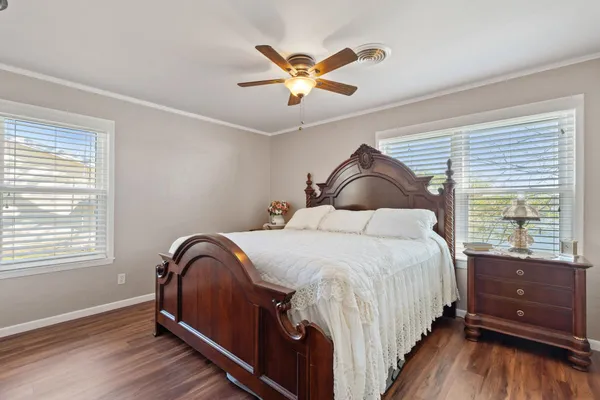 $899,000 | 960 Lakeview Drive, Tow, TX 78672