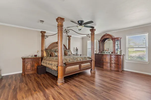 $899,000 | 960 Lakeview Drive, Tow, TX 78672