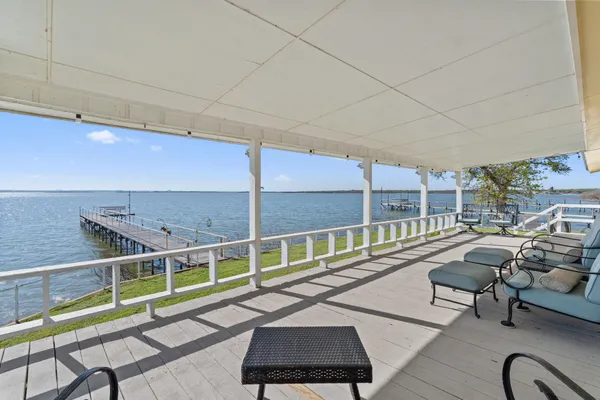 $899,000 | 960 Lakeview Drive, Tow, TX 78672