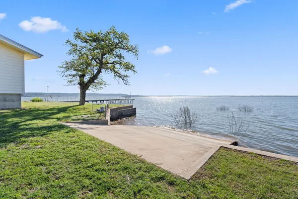 $899,000 | 960 Lakeview Drive, Tow, TX 78672
