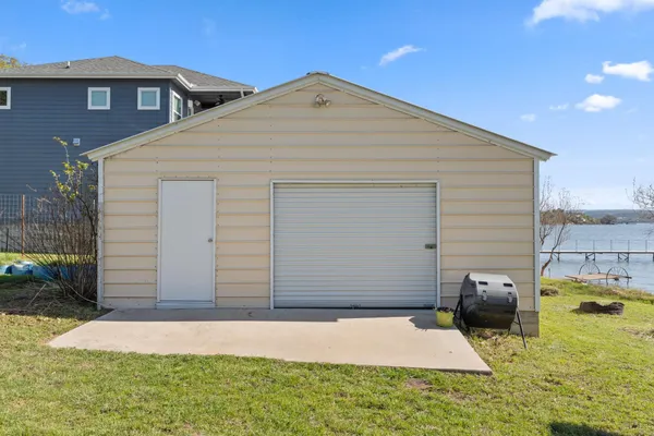 $899,000 | 960 Lakeview Drive, Tow, TX 78672