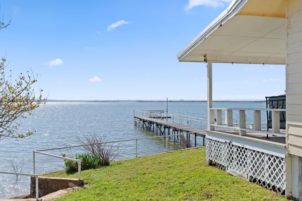 $899,000 | 960 Lakeview Drive, Tow, TX 78672