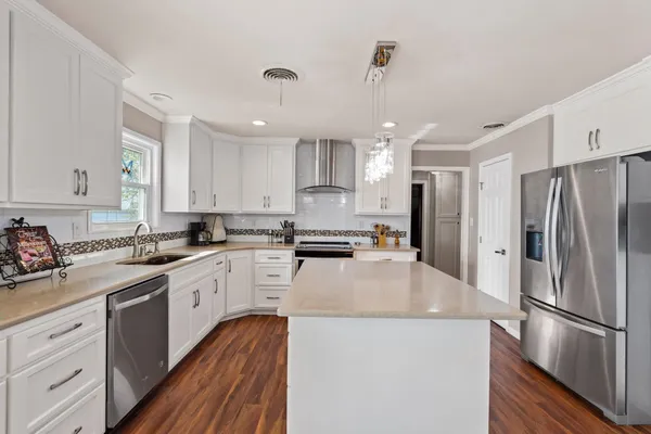 $899,000 | 960 Lakeview Drive, Tow, TX 78672