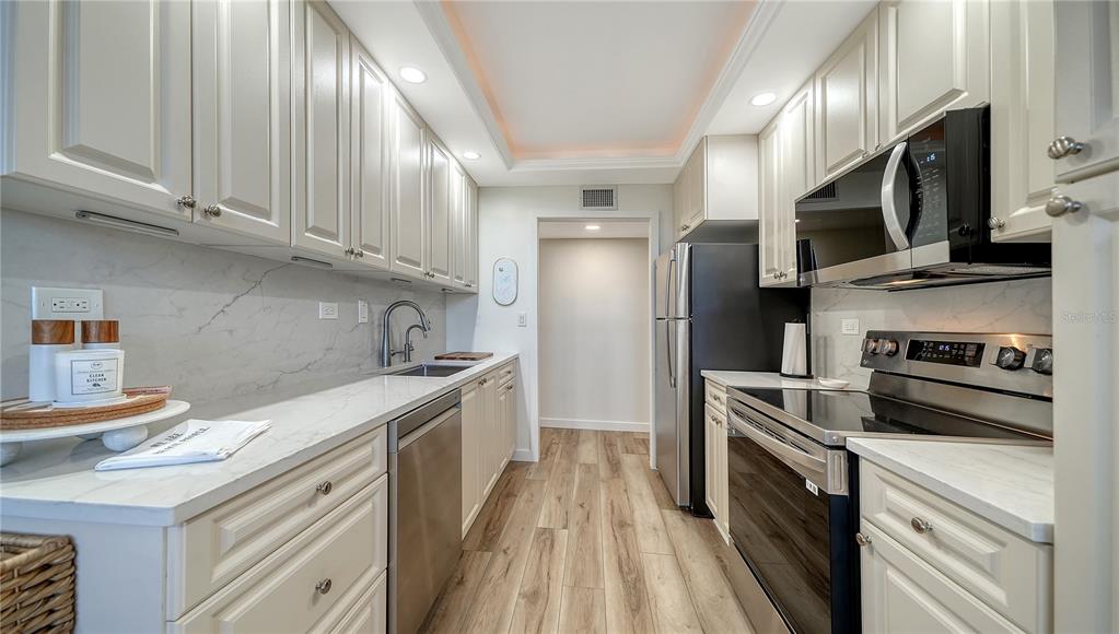 1000 Longboat Club Road, Unit 403 Longboat Key, FL 34228 - Photo 9 of 30