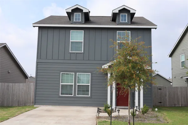 $1,800 | 13711 Mussel Run, Elgin, TX 78621