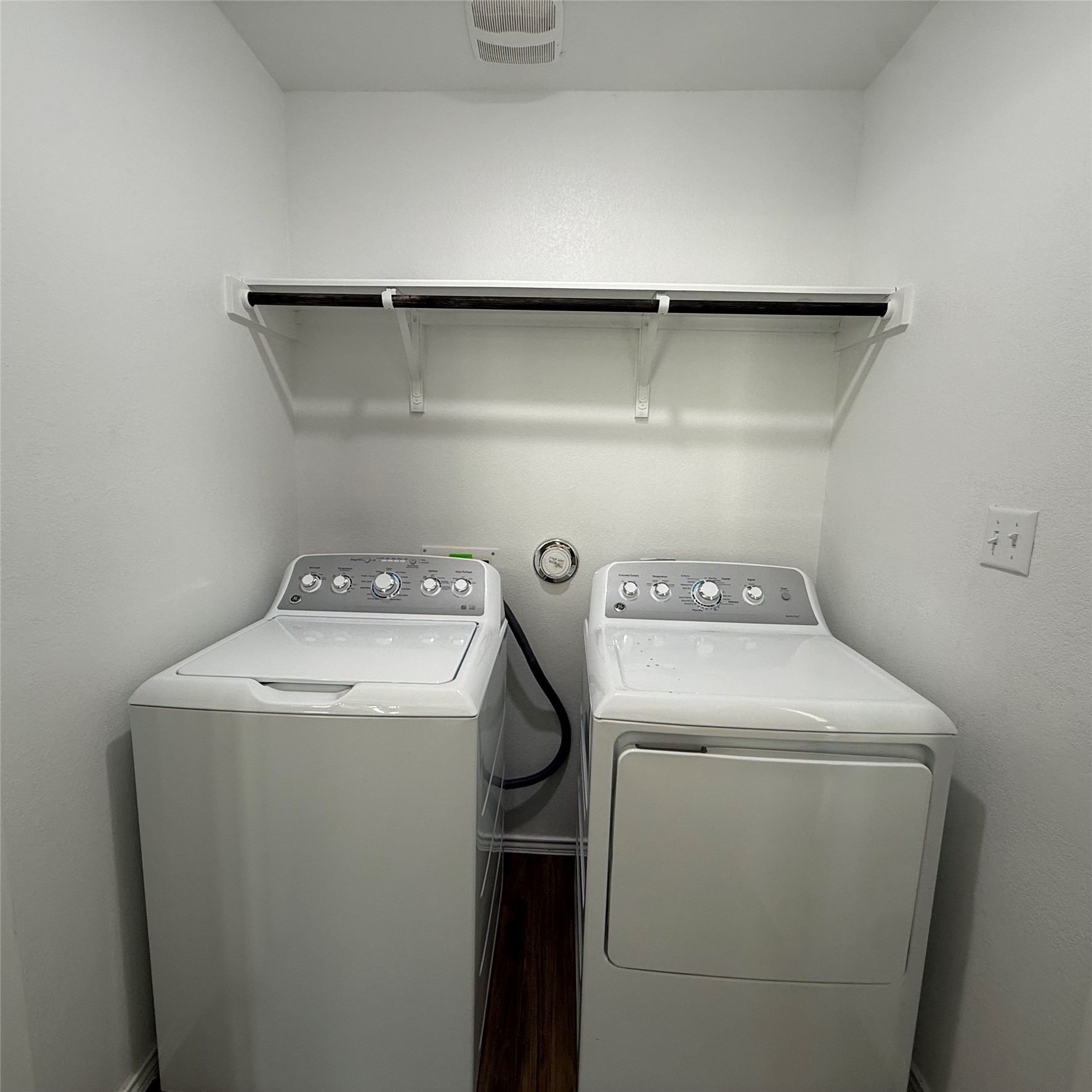 13711 Mussel Run Elgin, TX 78621 - Photo 17 of 31 Laundry room with independent washer and dryer and wood finished floors