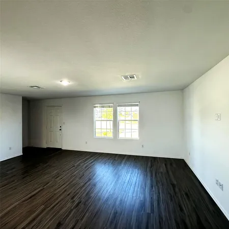 $1,800 | 13711 Mussel Run, Elgin, TX 78621