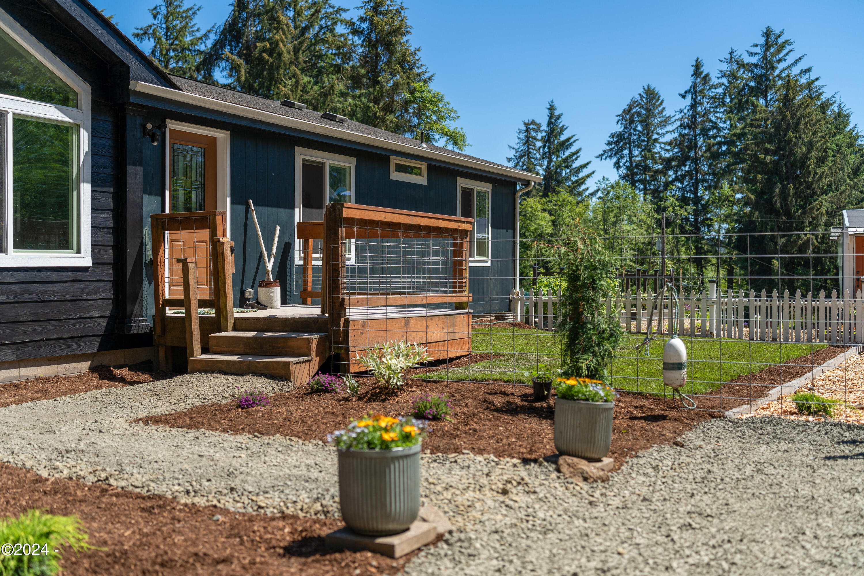 405 Southeast John Nye Road Newport, OR 97365 - Photo 15 of 54 Front entry