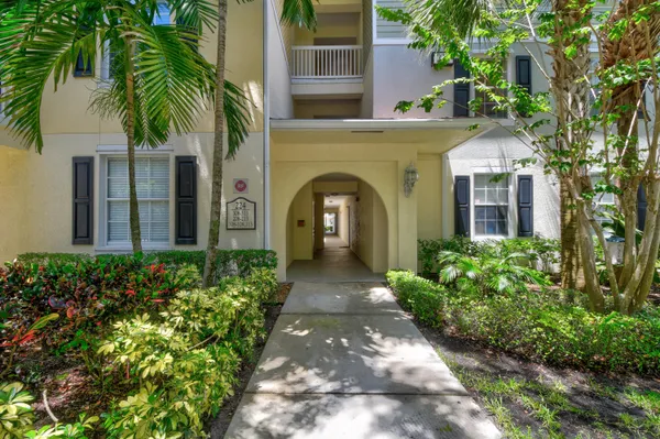 $2,300 | 224 Murcia Drive, Unit 305, Jupiter, FL 33458