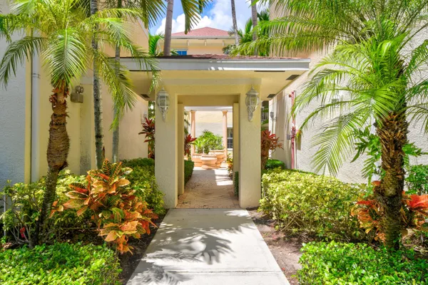 $2,300 | 224 Murcia Drive, Unit 305, Jupiter, FL 33458