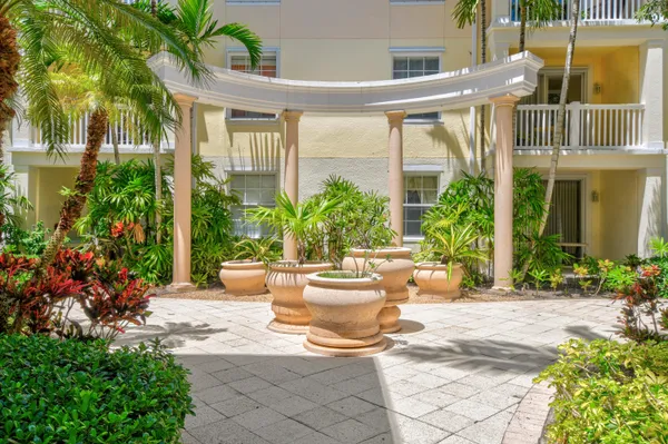 $2,300 | 224 Murcia Drive, Unit 305, Jupiter, FL 33458