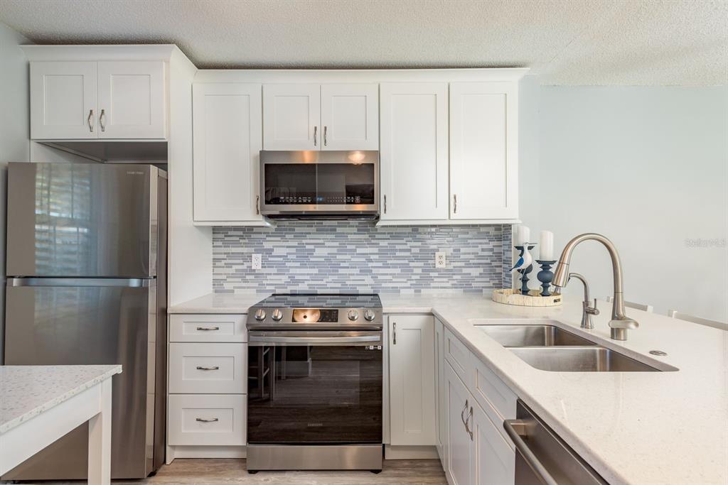 1701 Pinehurst Road, Unit 17D Dunedin, FL 34698 - Photo 5 of 29