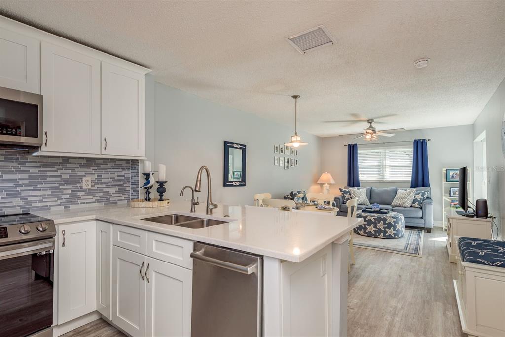 1701 Pinehurst Road, Unit 17D Dunedin, FL 34698 - Photo 7 of 29