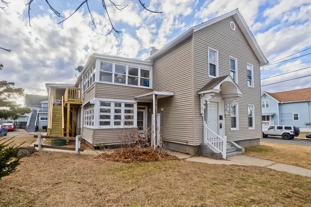 a view of a house with a yard