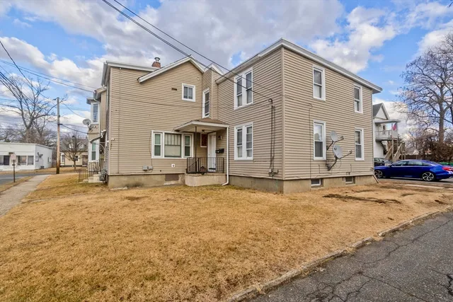 a view of a house with a yard