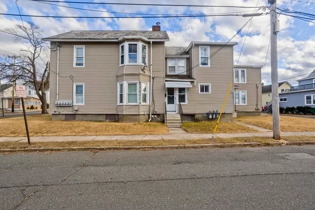 a view of a house with a yard