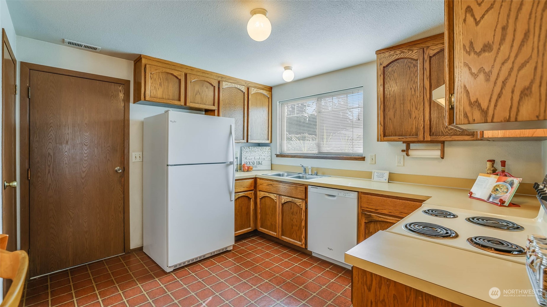 2520 Northeast 23rd Place Renton, WA 98056 - Photo 10 of 24 Gallery Image 10
