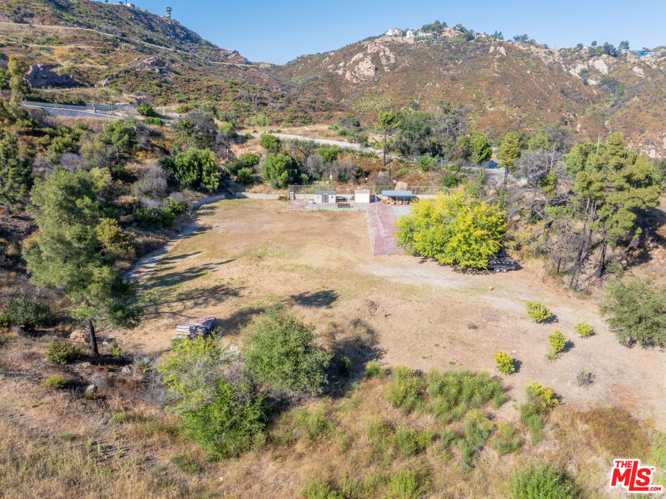 570 Schueren Road Malibu, CA 90265 - Photo 23 of 29