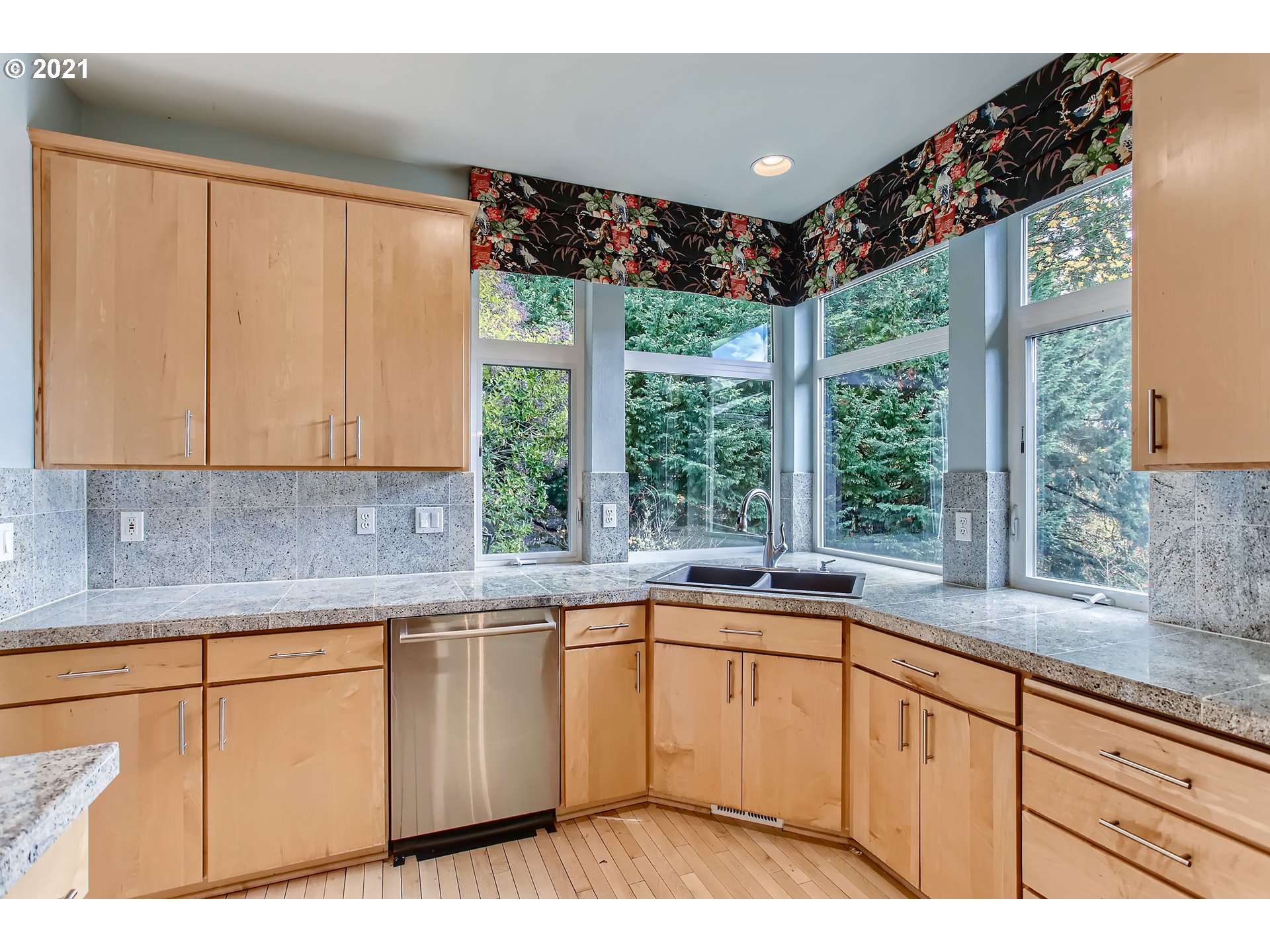 3211 Northwest Miller Road Portland, OR 97229 - Photo 11 of 31 Gallery Image 11