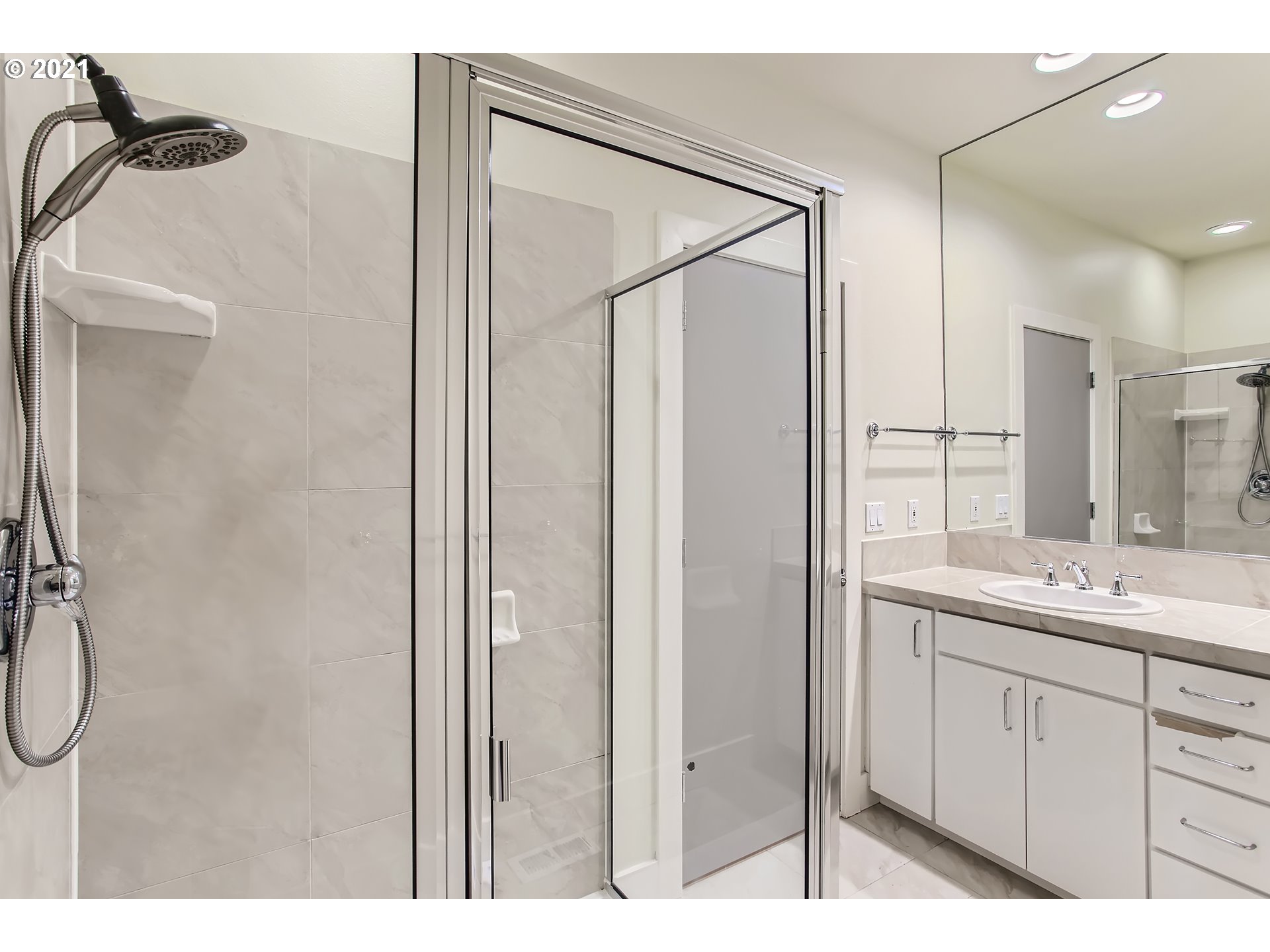 3211 Northwest Miller Road Portland, OR 97229 - Photo 17 of 31 Gallery Image 17