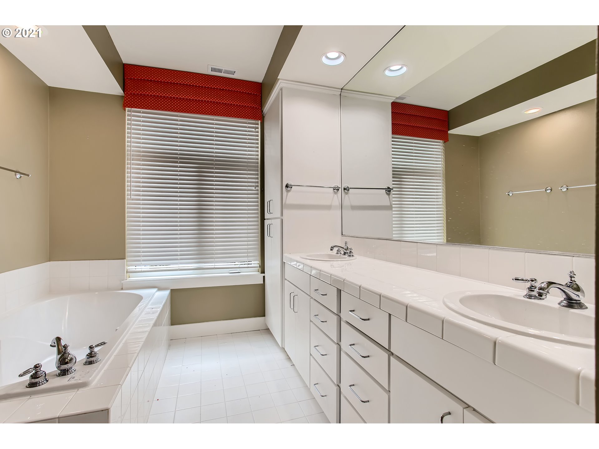 3211 Northwest Miller Road Portland, OR 97229 - Photo 23 of 31 Gallery Image 23