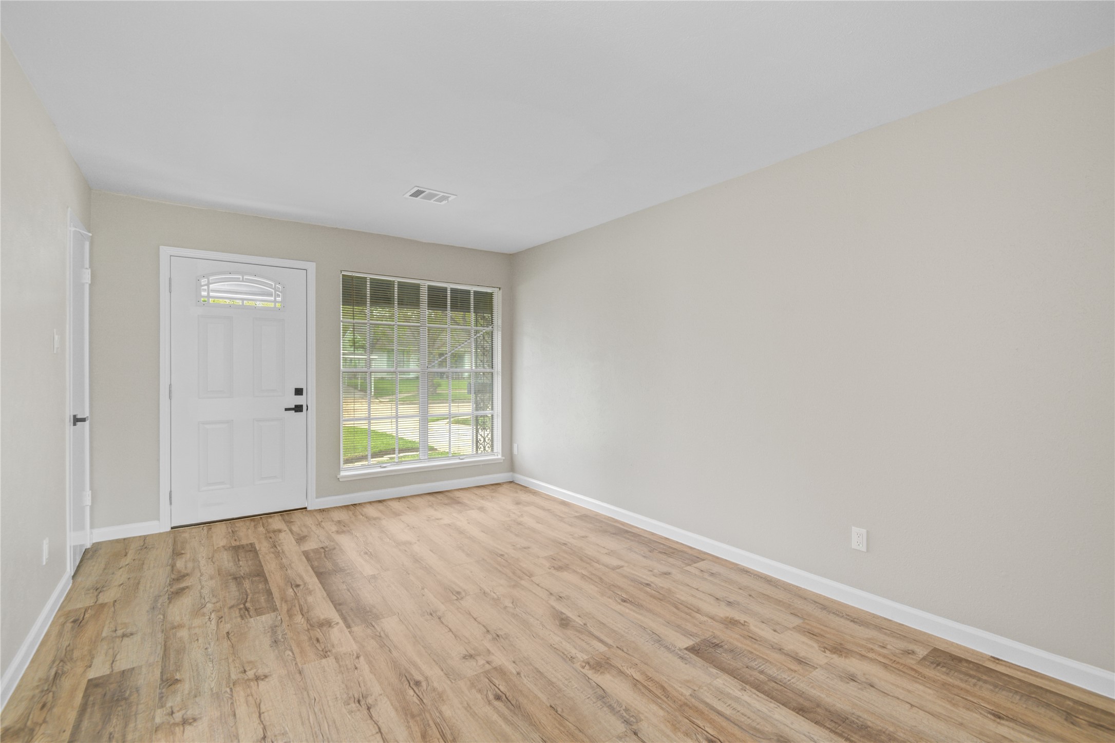 10611 Leitrim Way Houston, TX 77047 - Photo 7 of 28